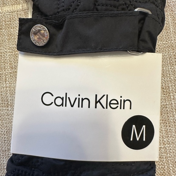 Calvin Klein Black Quilted Mittens size medium NWT - Picture 4 of 4